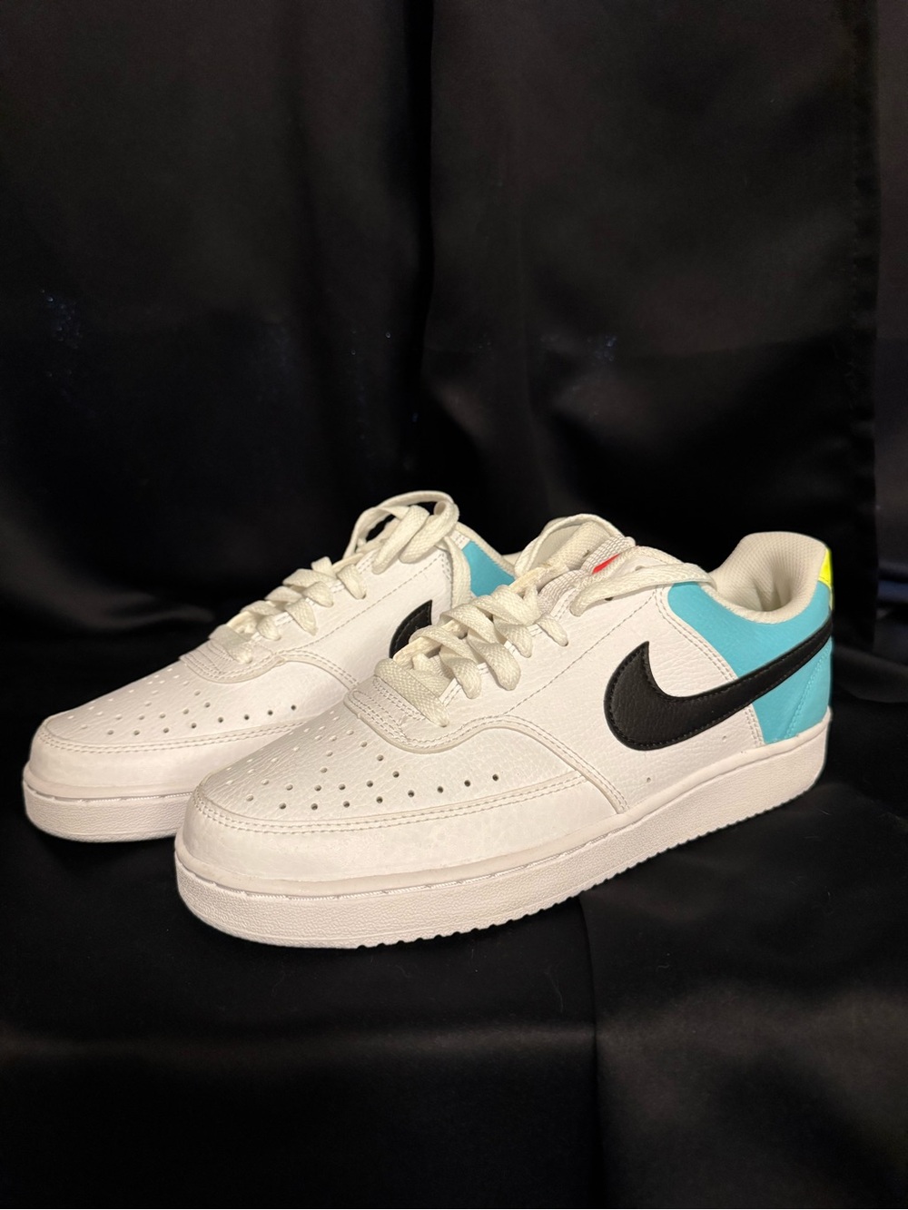 Nike Kids White & Blue Low-Top Sneakers with Black Swoosh